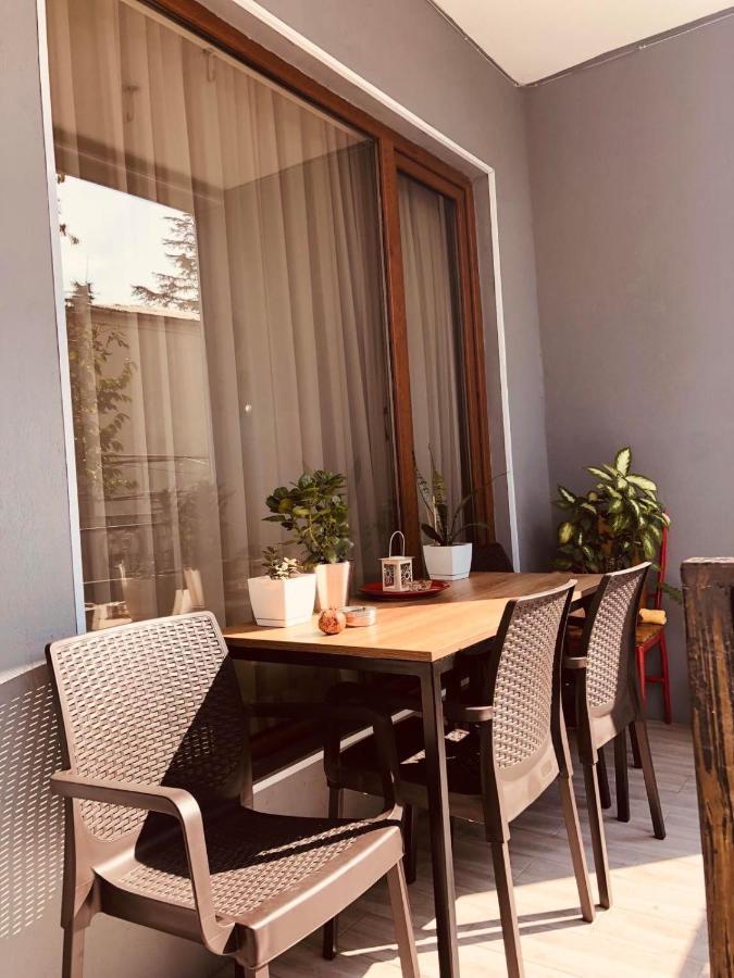 Sweet Apartment In Kʼutʼaisi Exterior foto