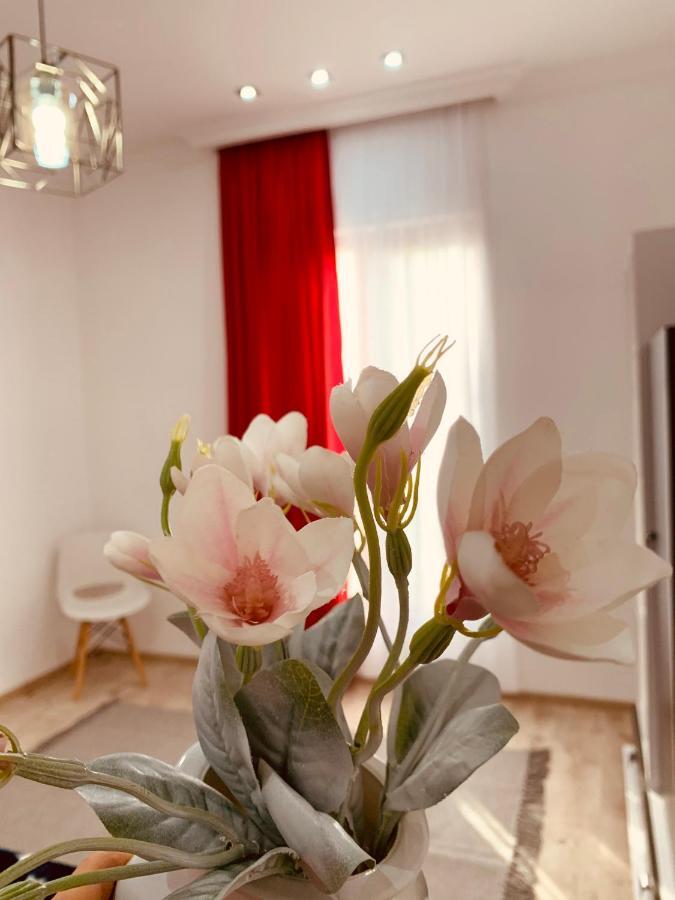 Sweet Apartment In Kʼutʼaisi Exterior foto