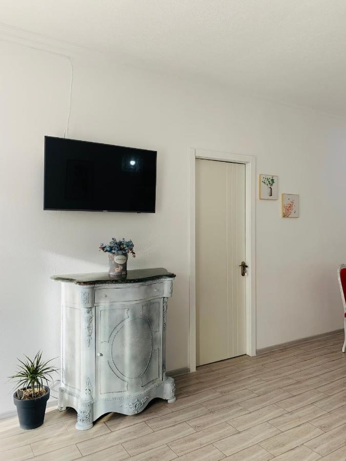 Sweet Apartment In Kʼutʼaisi Exterior foto